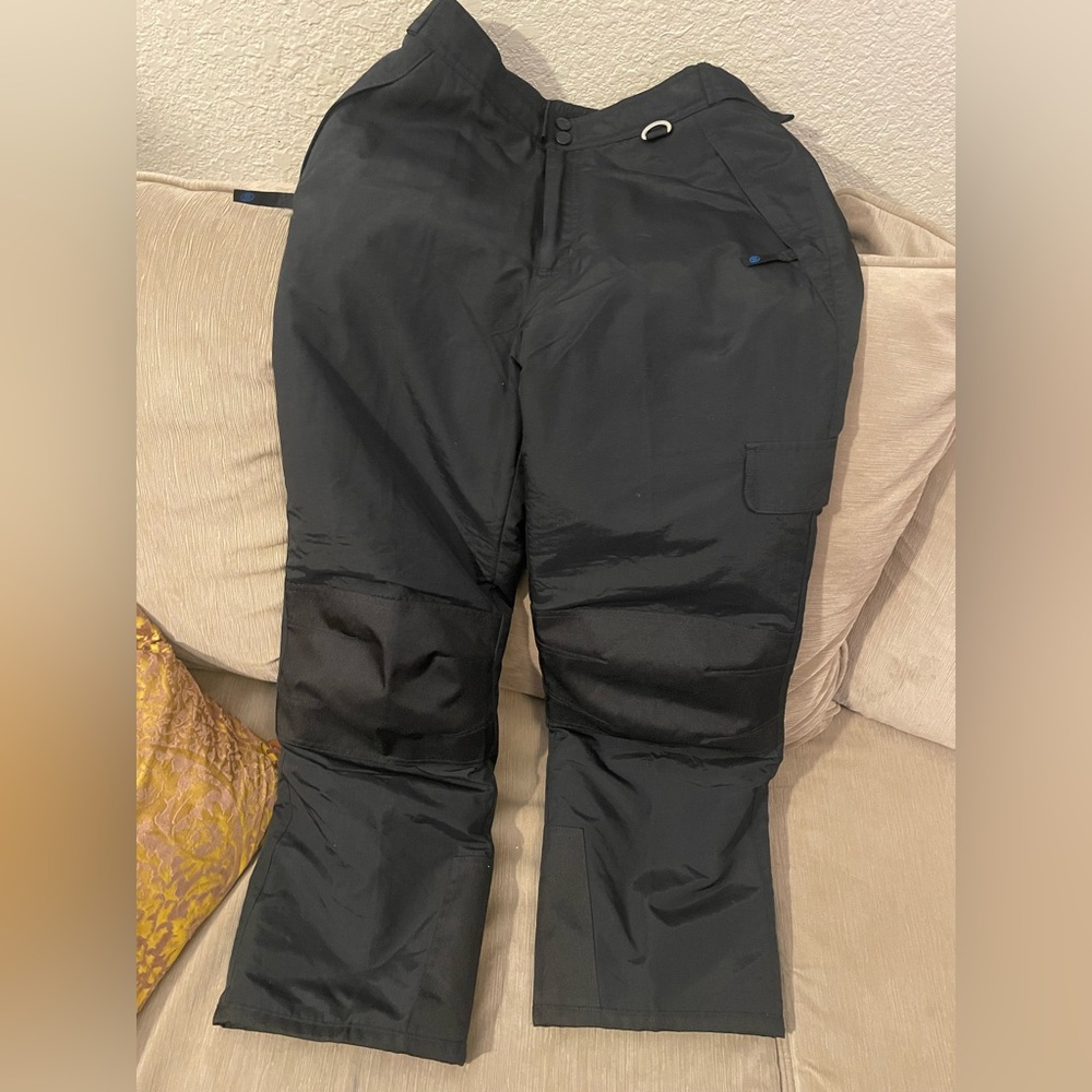 Like New Women’s XS / Youth Large size snow pants with reinforced knees! - Picture 2 of 5